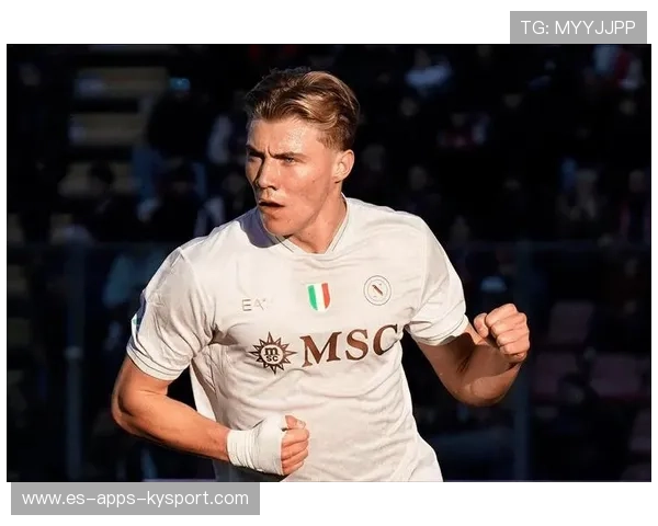 曼联霍伊伦头顶续命赢得欢呼