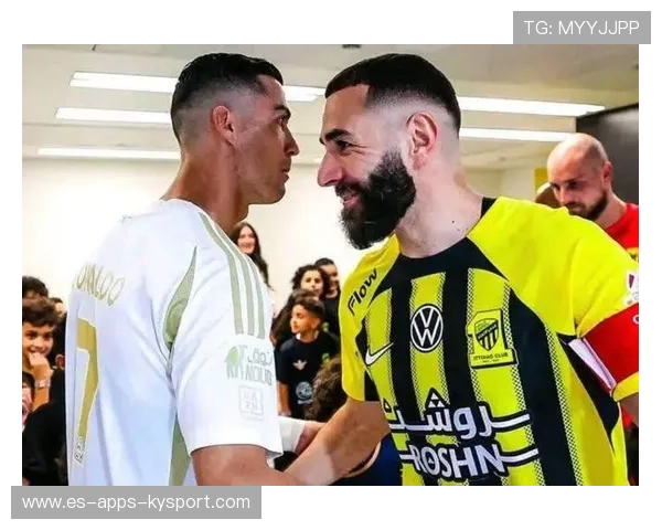 利雅得新月官宣本泽马身披90号，一年半合同正式生效